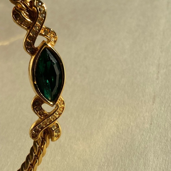Vintage gold tone SWAROVSKI emerald green color crystal statement necklace - Picture 4 of 10